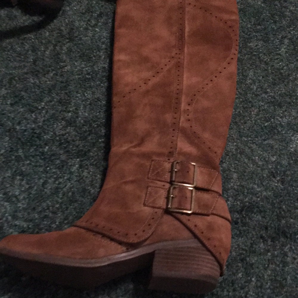 Brand new Blair’s Chelsea Boots. Brown suede size 6